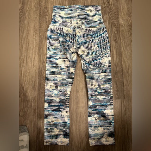 Lululemon High Rise Wunder Under Crops - Picture 3 of 6